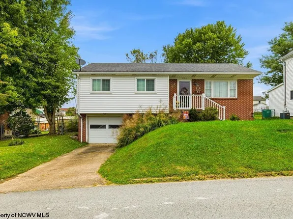 214 Cherry St, Bridgeport, WV 26330
