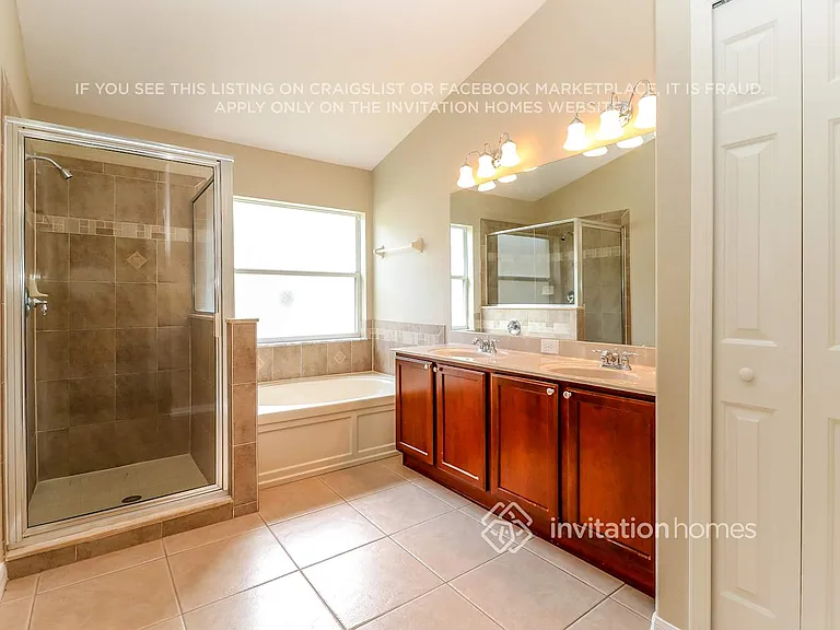 2310 Lawrence Hall St — Photo 16