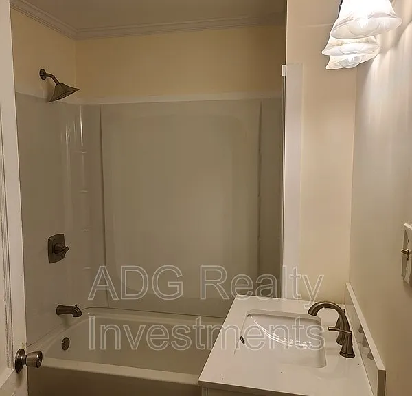 900 E 4th Ave — Photo 11