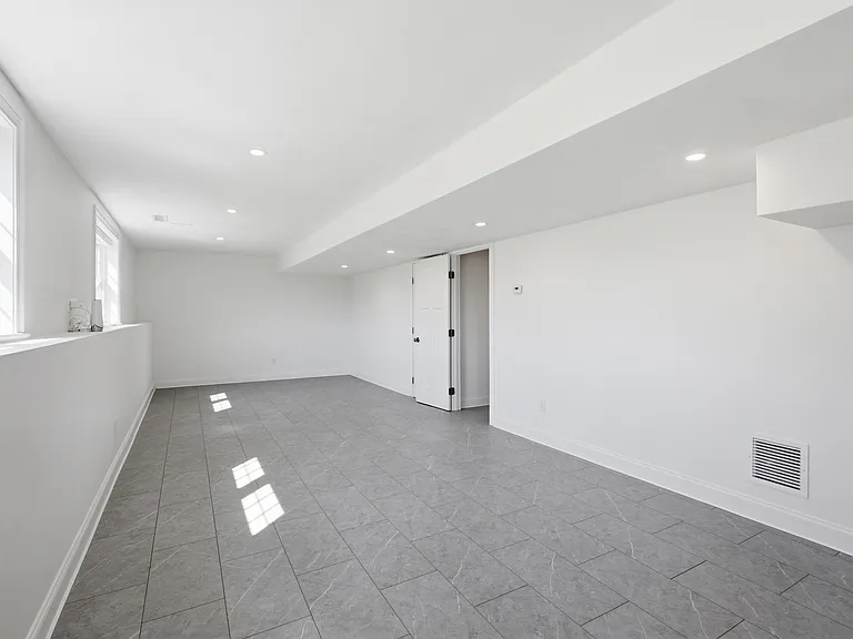 169 Glenwood Rd — Photo 35