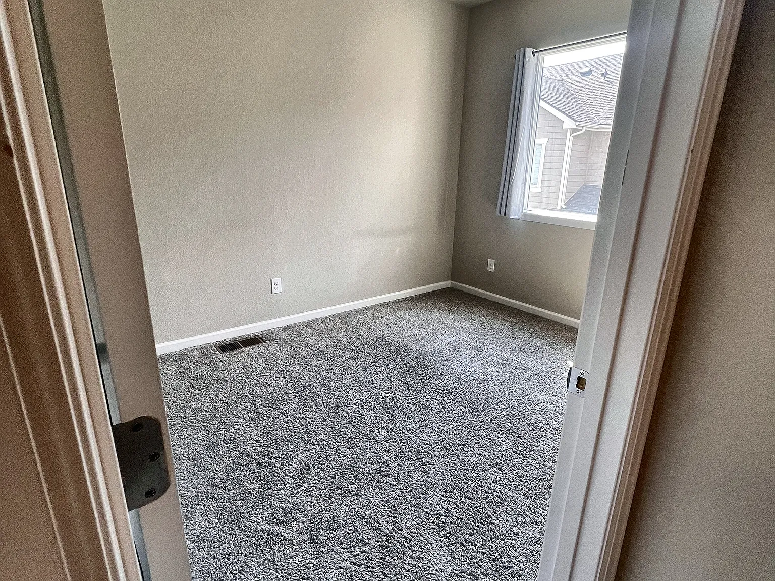 2 bed, 1569 sqft, $2,400 — Photo 4
