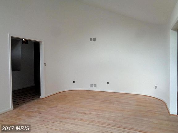 4th image of 13025 Heil Manor Dr