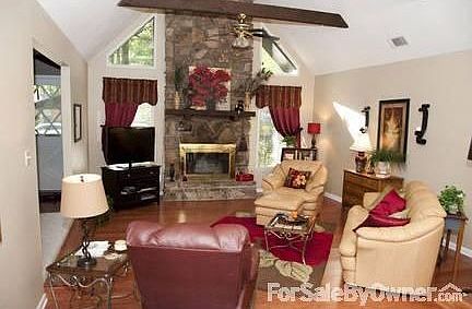Sunken Living area
						:
						Provides great ambiance for visiting with family and friends or just relaxing