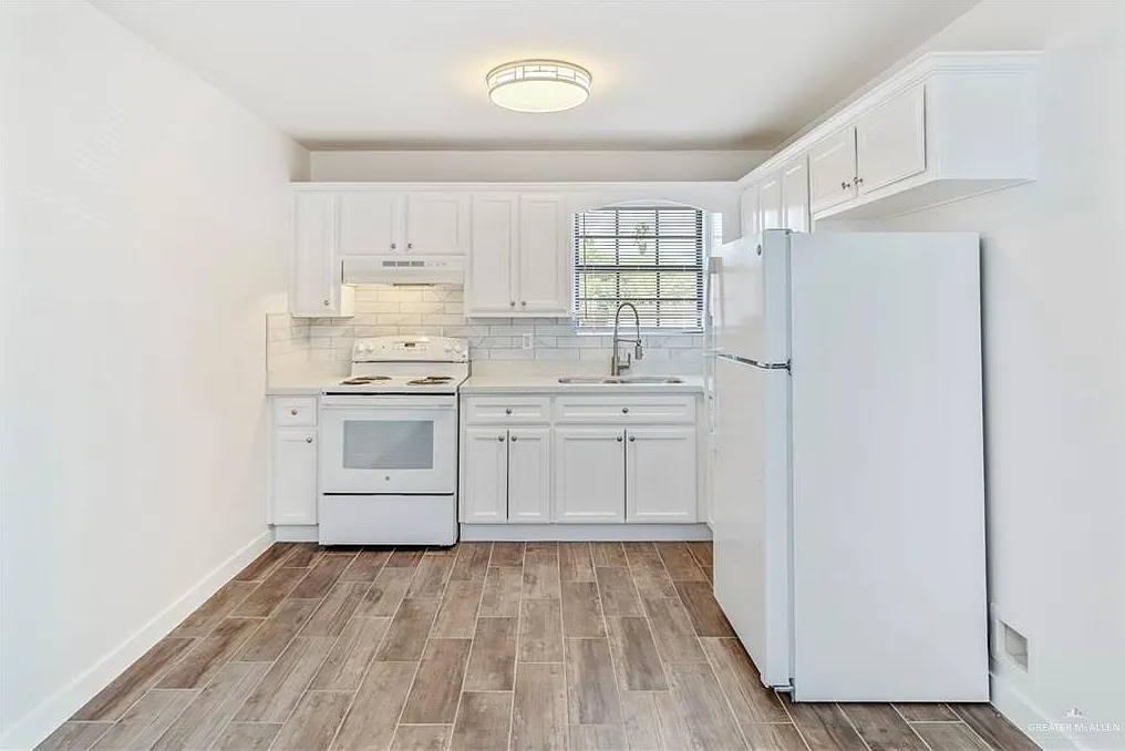 2 bed, 1.0 bath, 2620 sqft, $875 — Photo 3