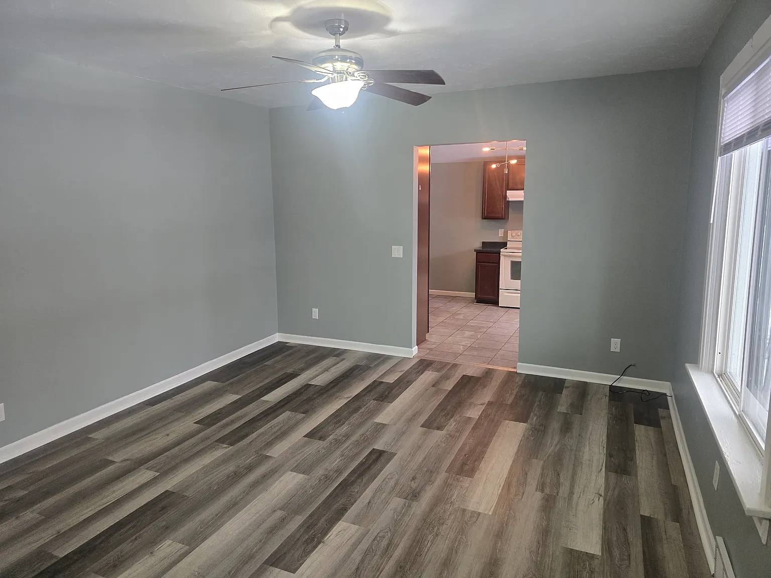 524 3rd St - A- Up... — Photo 2