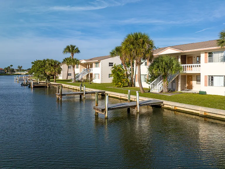 Vetra Indian Harbour Beach — Photo 15