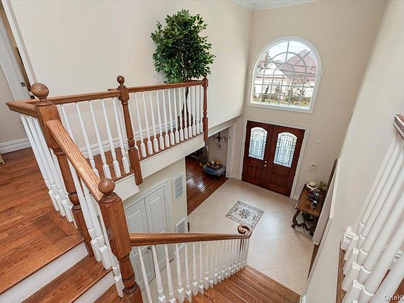 4th image of 70 Lewis Avenue