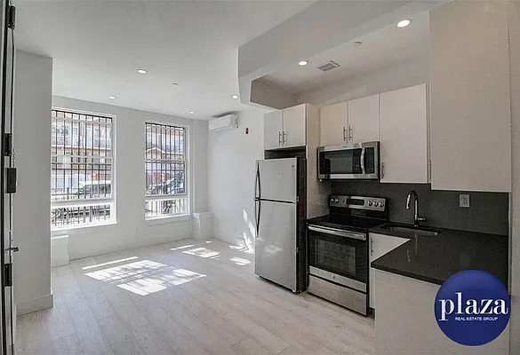 Rented by Plaza Real Estate Group | media 7