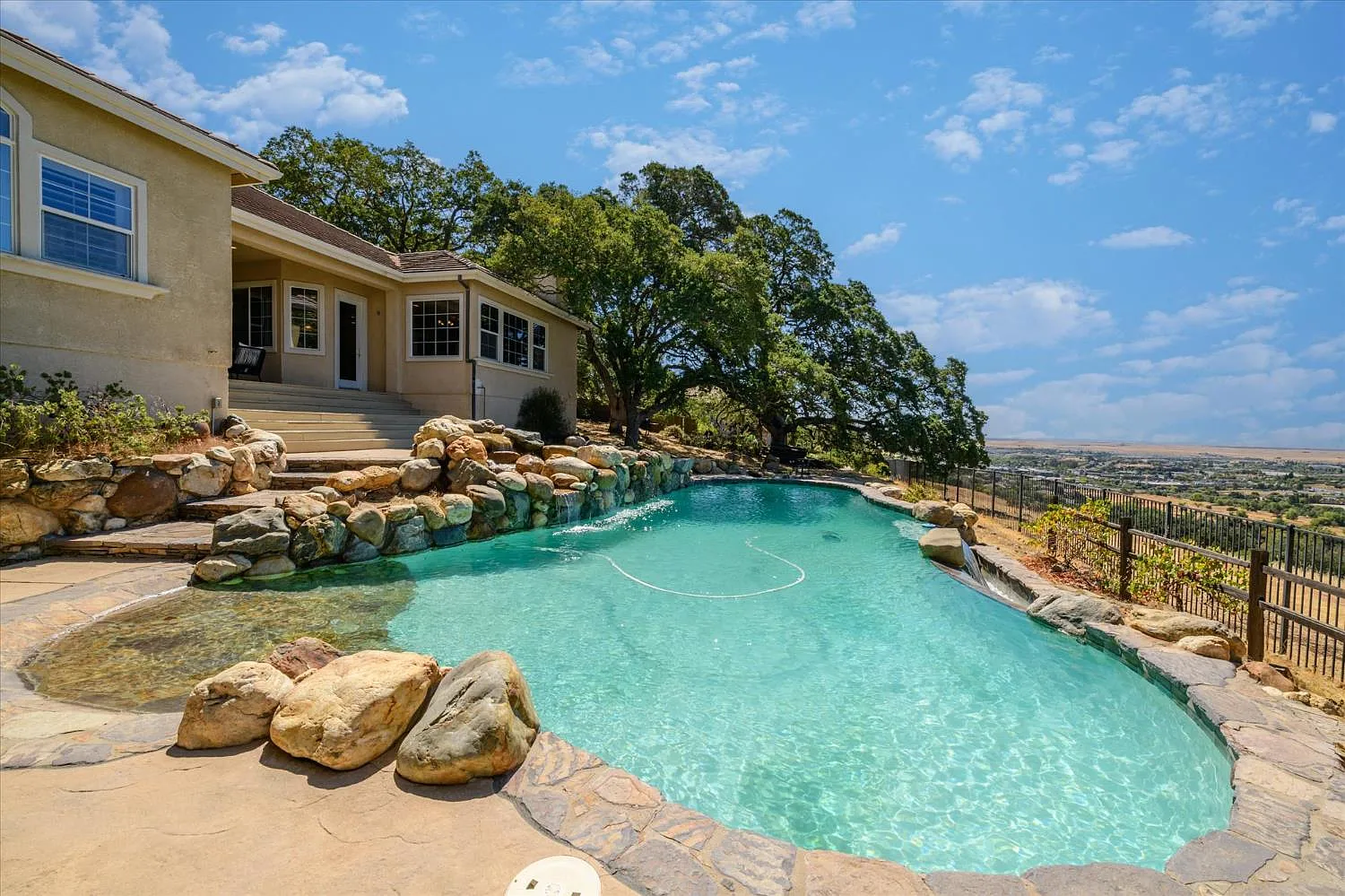 1210 Souza Dr photo 1