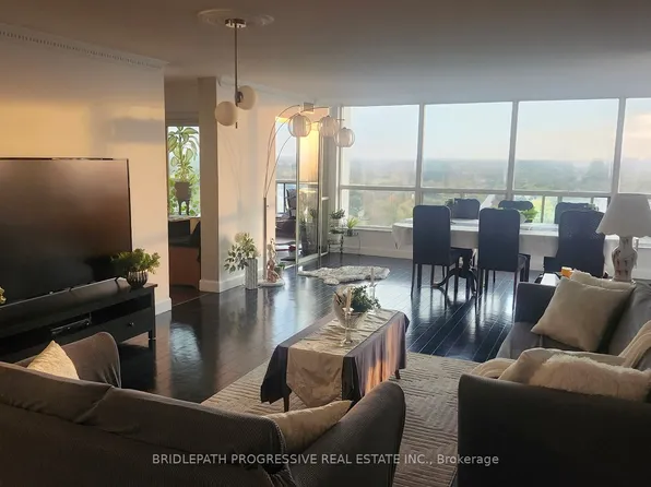 7300 Yonge St #1505, Vaughan, ON L4J 7Y5