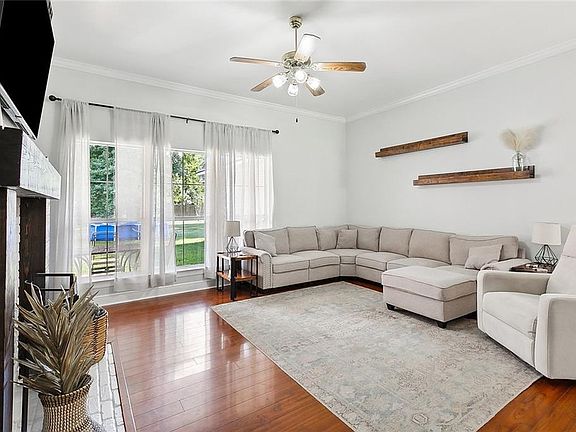 3rd image of 8106 Versailles Dr