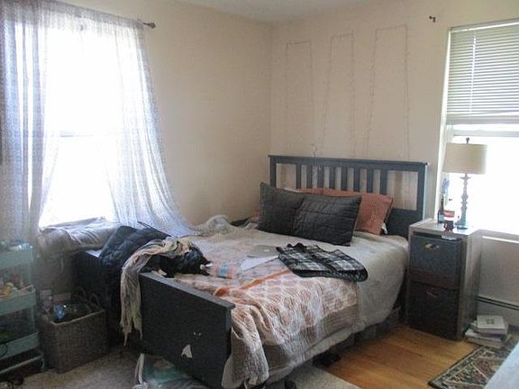4th image of 340 Putnam Ave