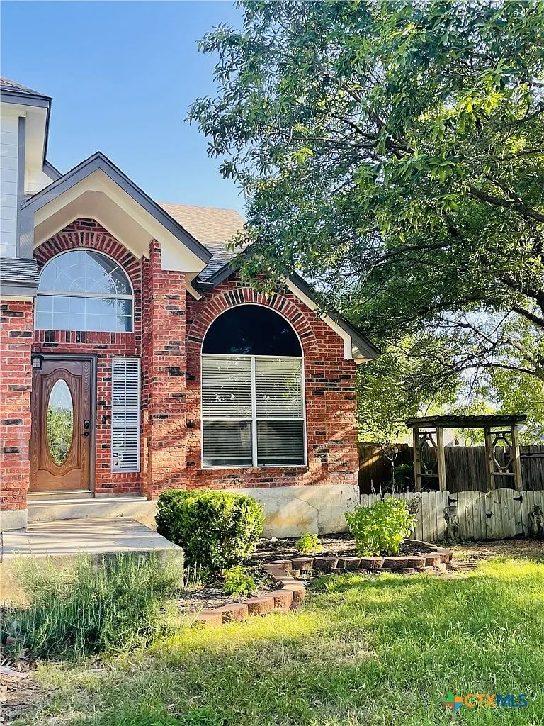 3 bed, 2.5 bath, 1716 sqft, $2,000 — Photo 2