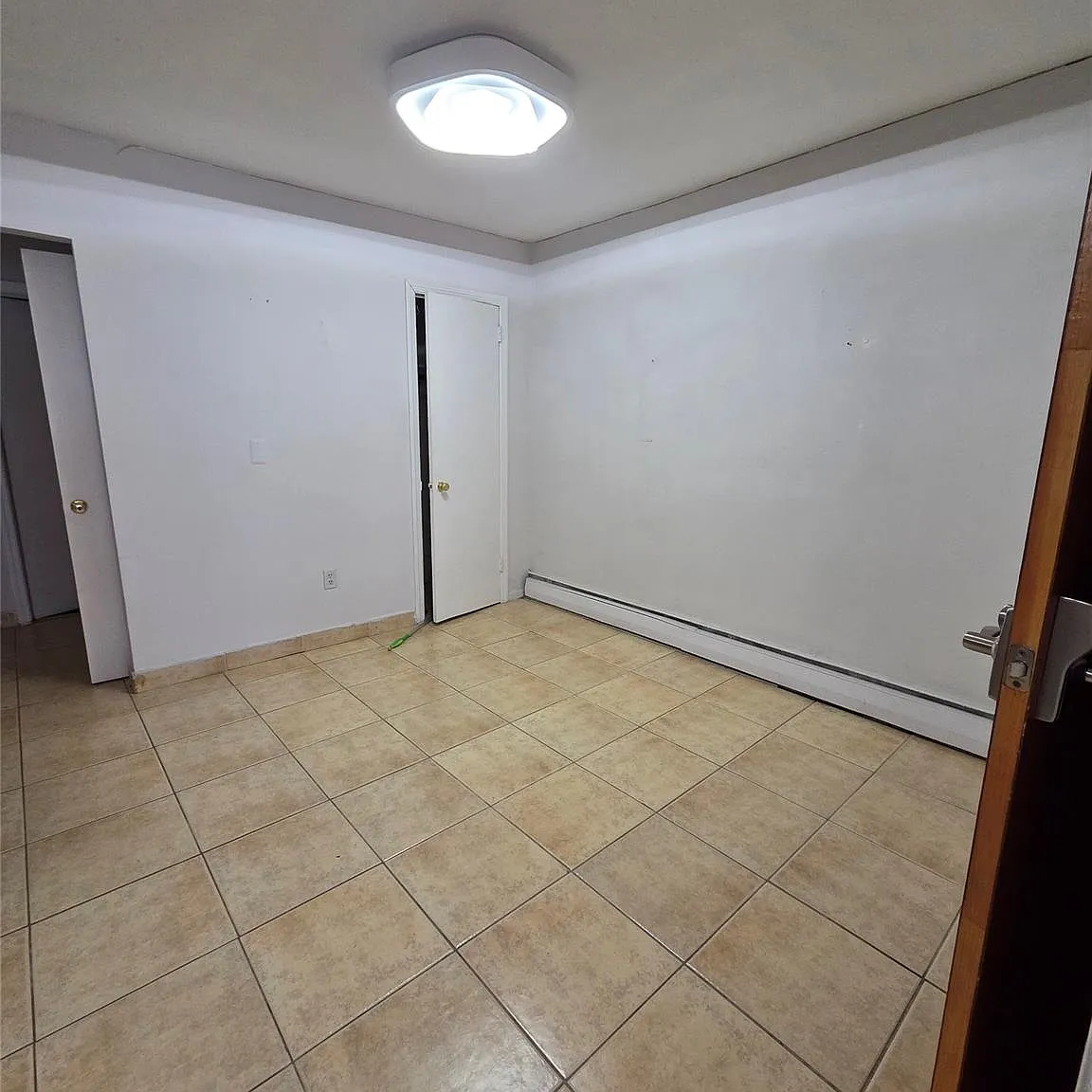 2 bed, 1.0 bath, 950 sqft, $2,997 — Photo 4
