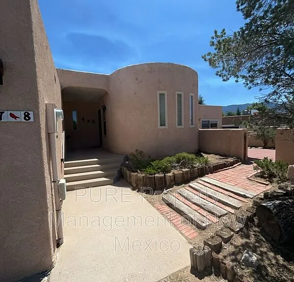 727 Cedar Hill Ln NE #8 — Photo 2