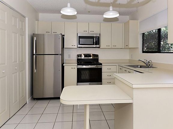 4th image of 9899 Watermill Circle #C
