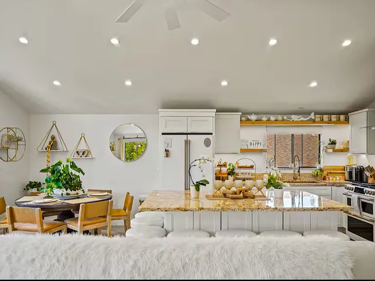 24805 Torres St — Photo 11