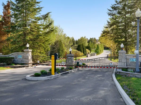 463 Crossing Bridge Pl, Aurora, ON L4G 7N1