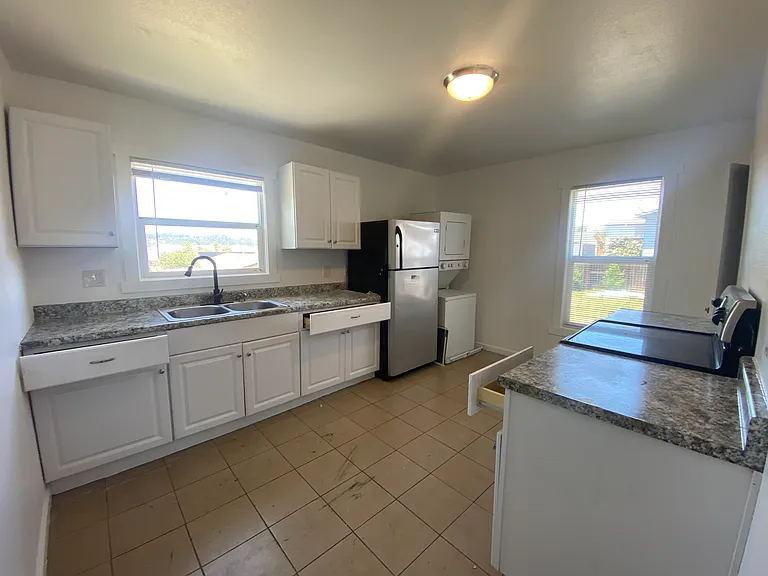435 Grant St #A — Photo 8