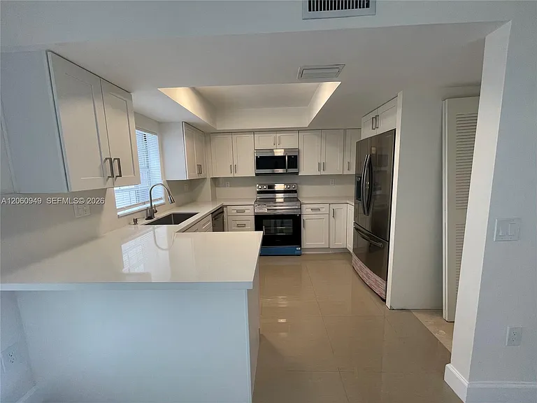 12370 SW 52nd Pl — Photo 6