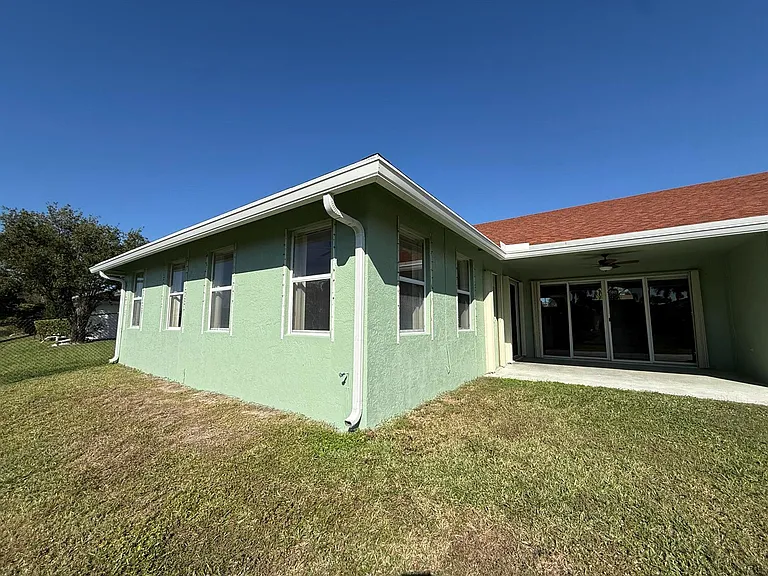 1168 Hatteras Cir — Photo 4