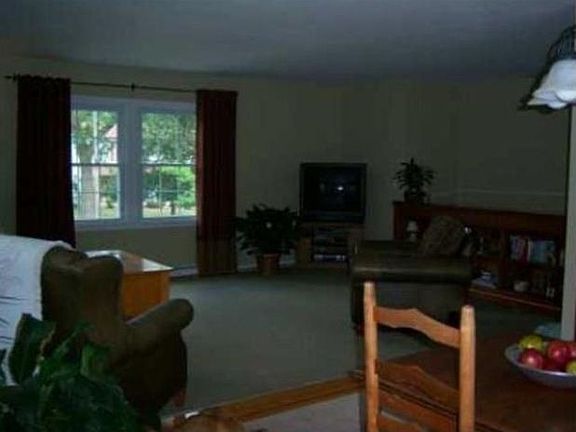 4th image of 73 Fairlawn Dr