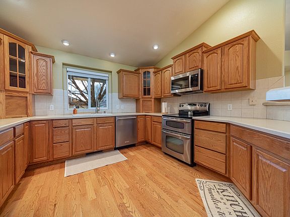 5th image of 660 Tamarron Dr