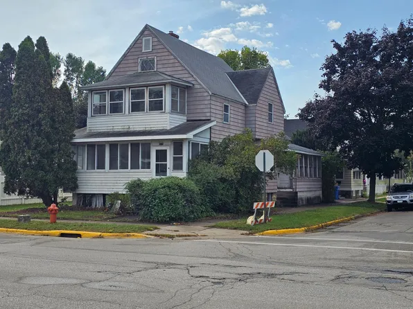 1079 W 5th St, Winona, MN 55987