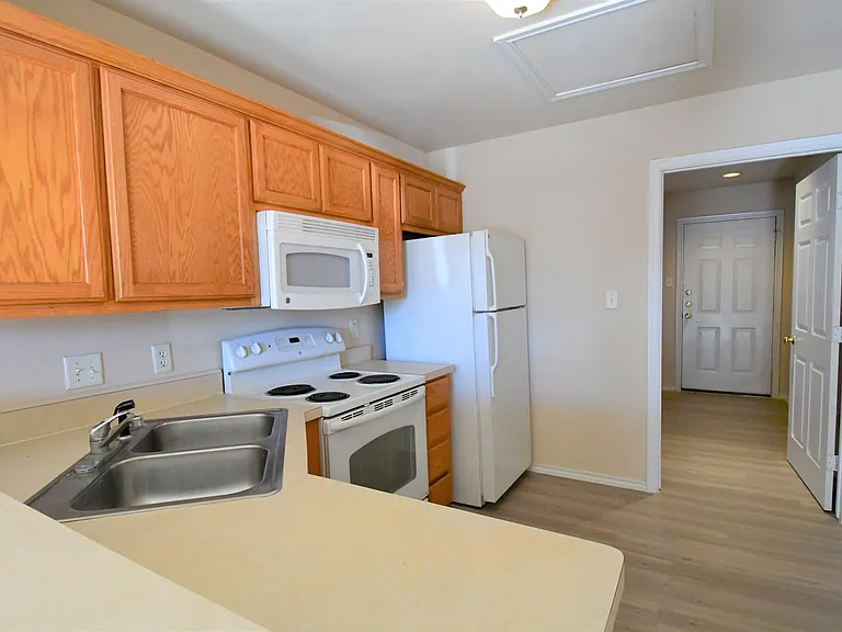 1302 Maple St #1002 — Photo 4