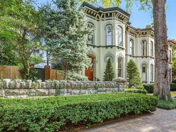 1831 Kennett Pl, Saint Louis, MO 63104