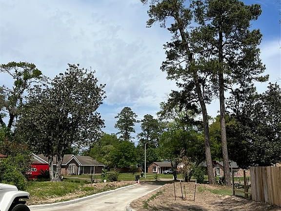 3rd image of 6006 Shady Timbers Dr #B