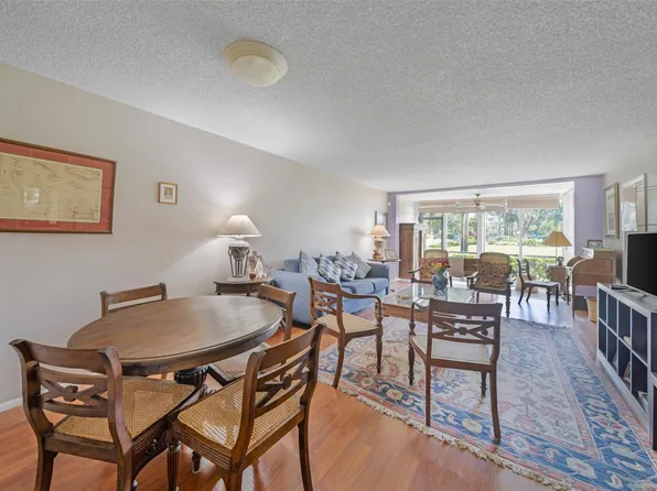 500 Oaks Lane #111, Pompano Beach, FL 33069