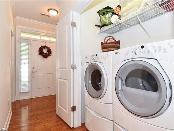 5th image of 4094 Baylor St
