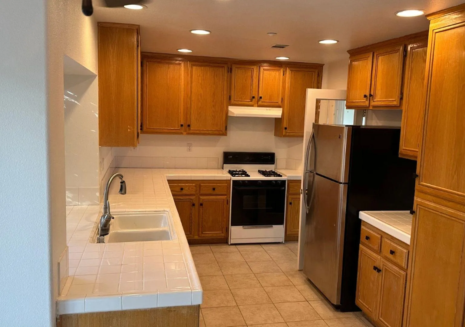 4 bed, 3.0 bath, 1888 sqft, $970 — Photo 4