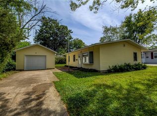 31 Meadow Terrace Dr, Decatur, IL 62521