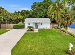 5080 Woodland Dr, Delray Beach, FL 33484