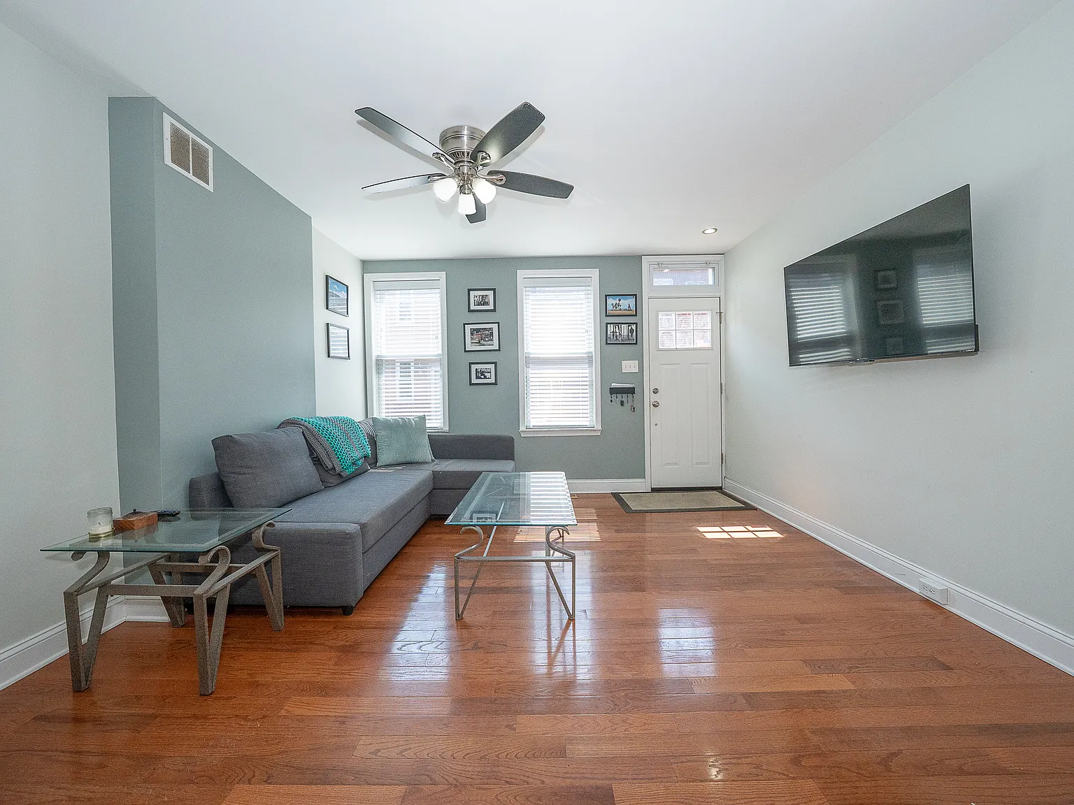 2 bed, 1096 sqft, $2,600 — Photo 4