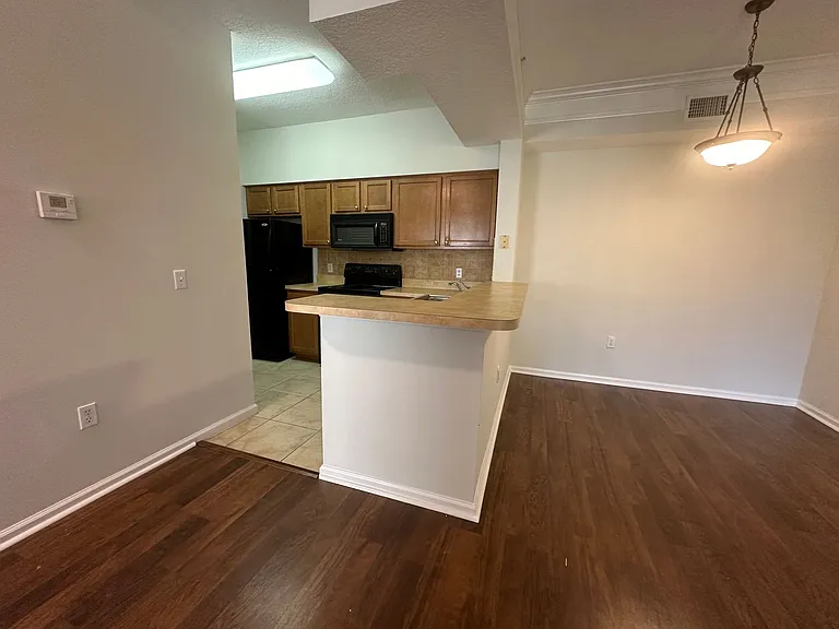 2210 Myrtlewood Cir E — Photo 16