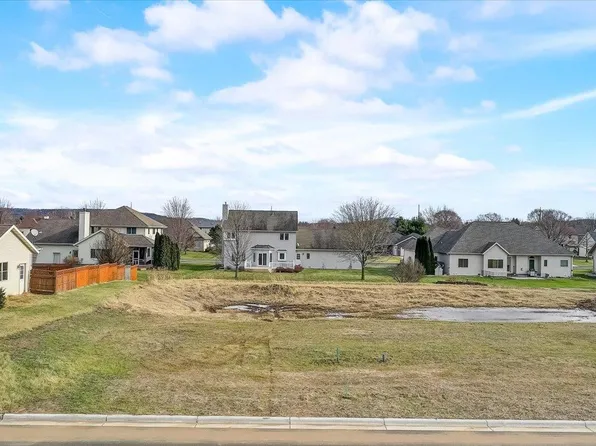 216 Cardinal Lane #106, Sauk City, WI 53583