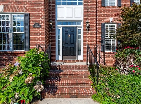 5th image of 1115 Daisy Ln