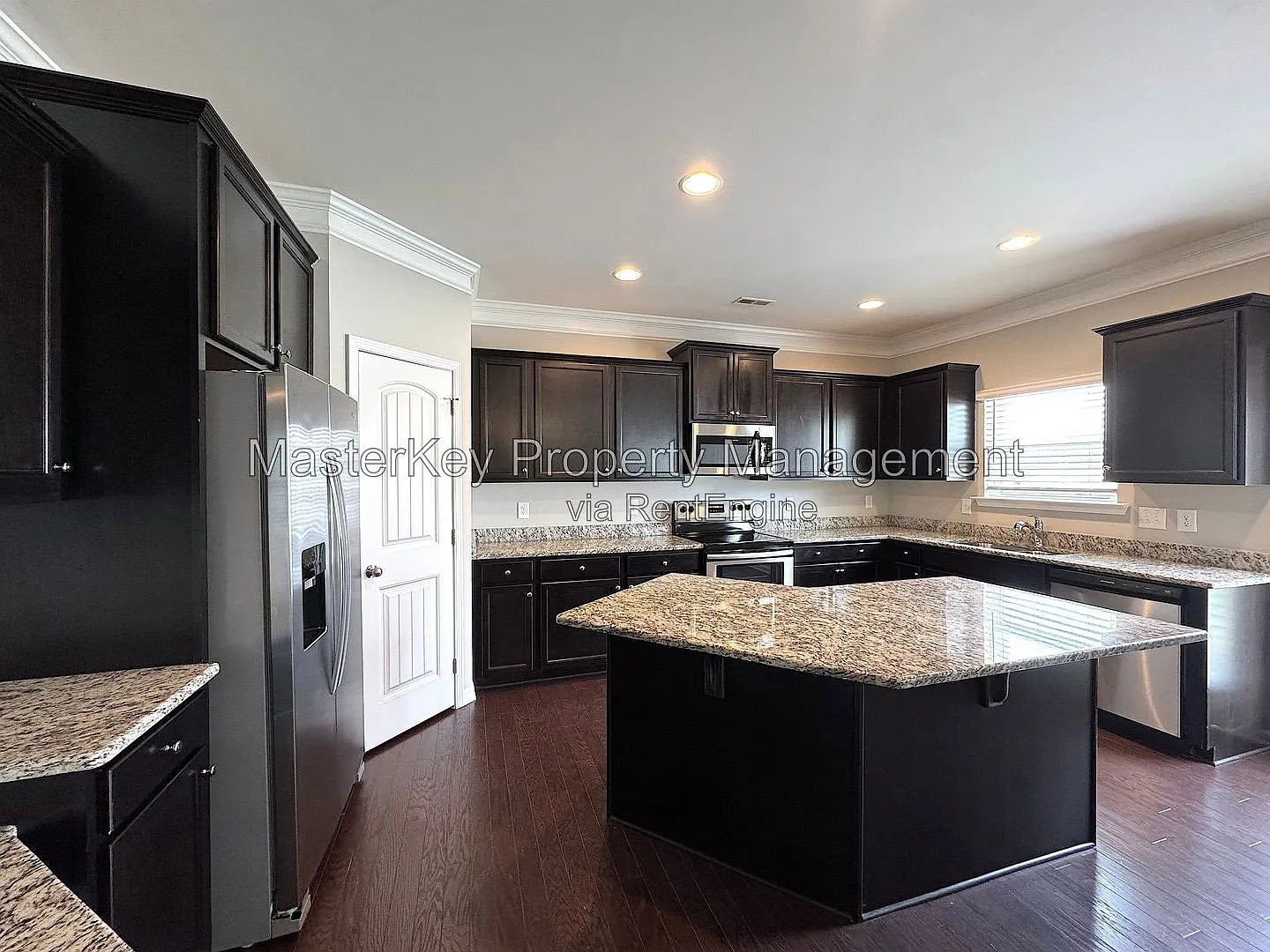 4 bed, 2.5 bath, 2234 sqft, $2,200 — Photo 4