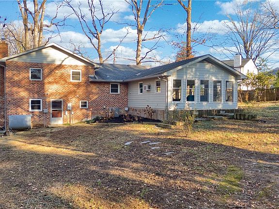 3rd image of 5204 Pineland Ct