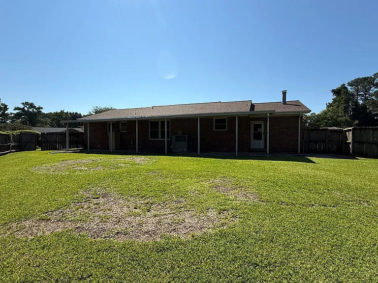 403 Thomas Dr — Photo 13