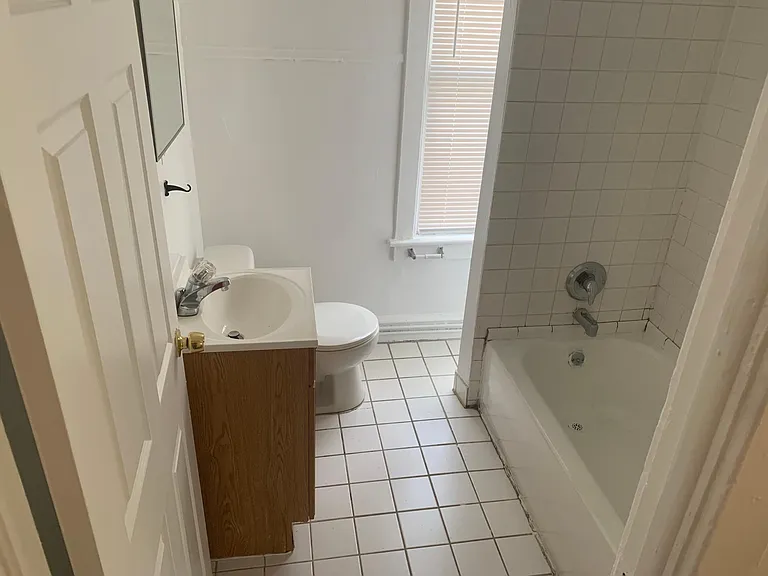 52 E Stratford Ave #I — Photo 4
