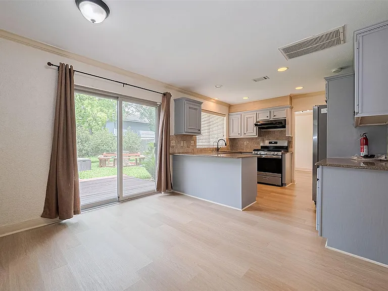 3614 Bee Bayou Ln — Photo 9