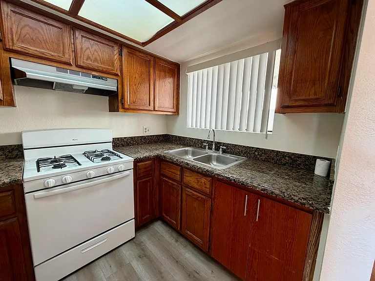 814 E Windsor Rd #104 — Photo 2