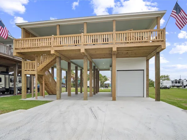 131 Mae Cir S, Crystal Beach, TX 77650