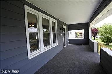 Front Covered Porch! 