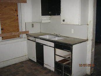 2nd image of 4658 Philip St
