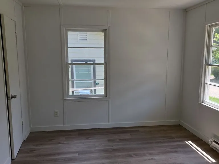 204 Thomas Ln — Photo 10